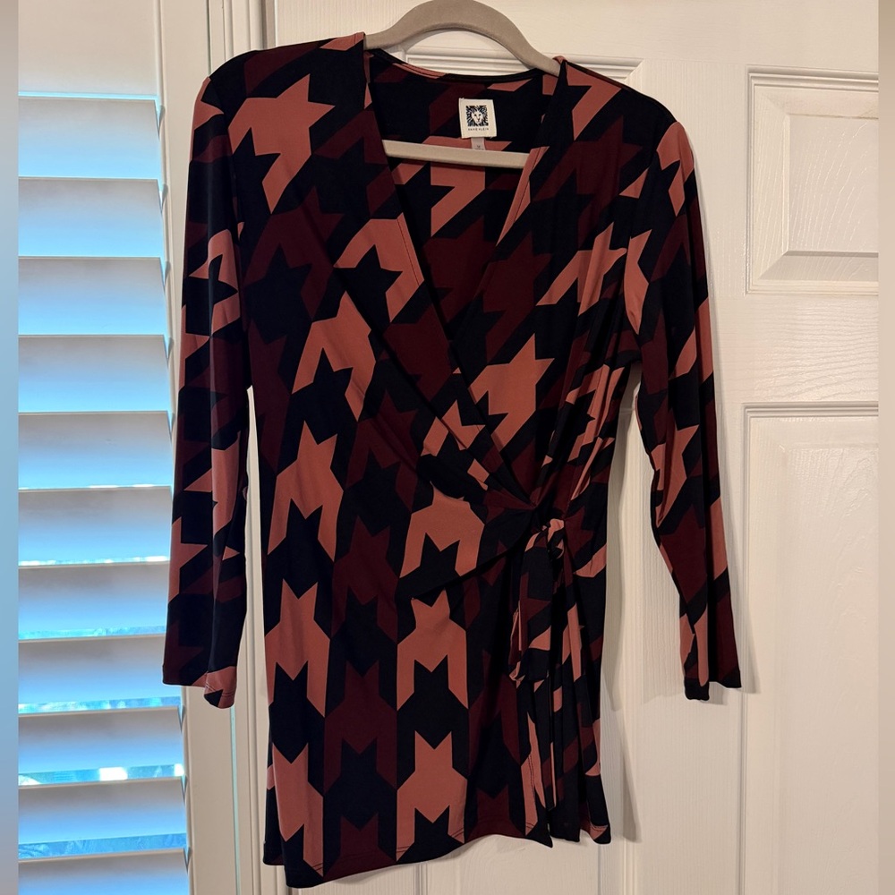 Anne Klein Geometric wrap top black, mauve & burgundy 3/4 sleeves, never worn